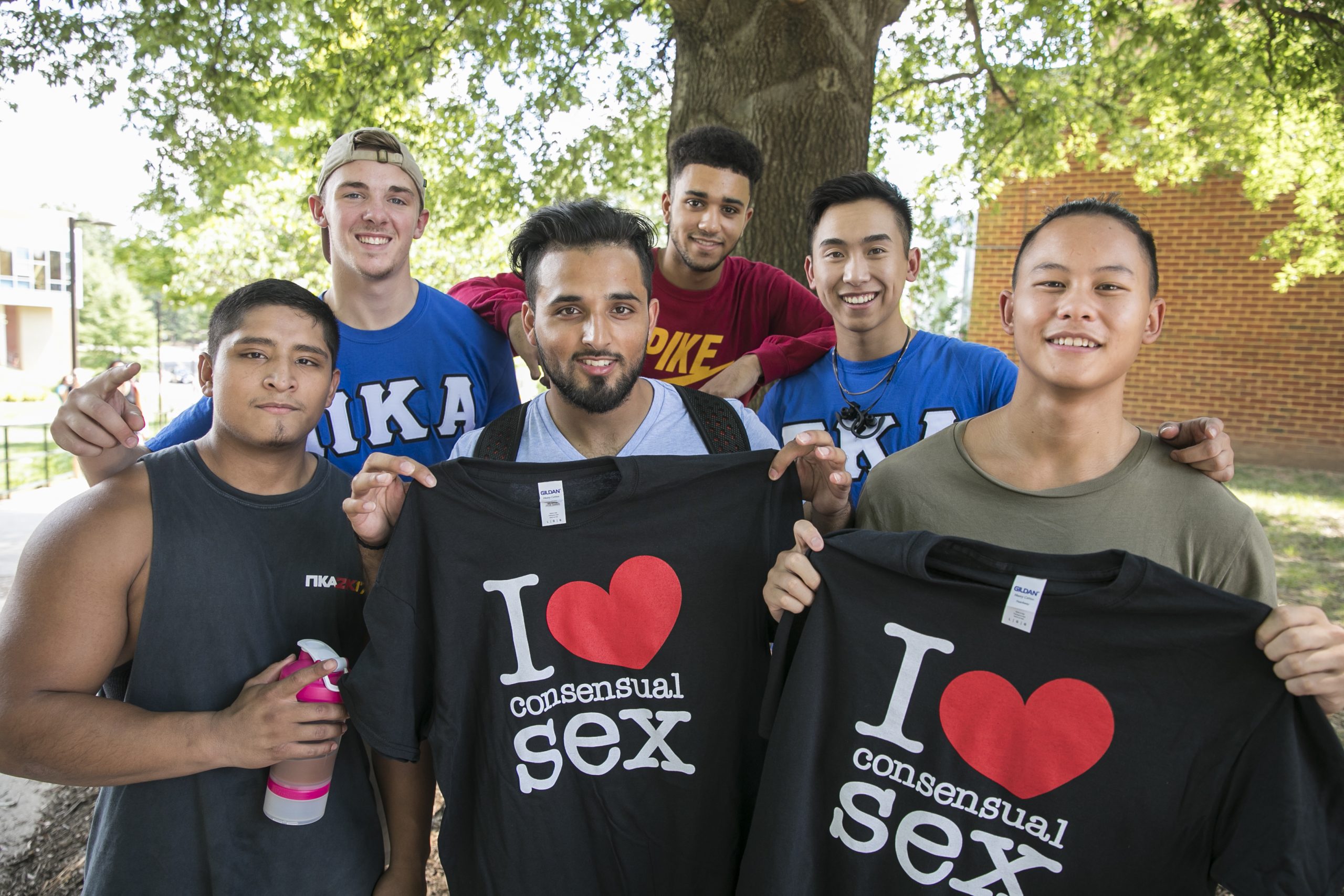 Picture of students on Get Connected fair, Fairfax campus