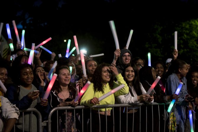 Picture of students waving their glow sticks.
